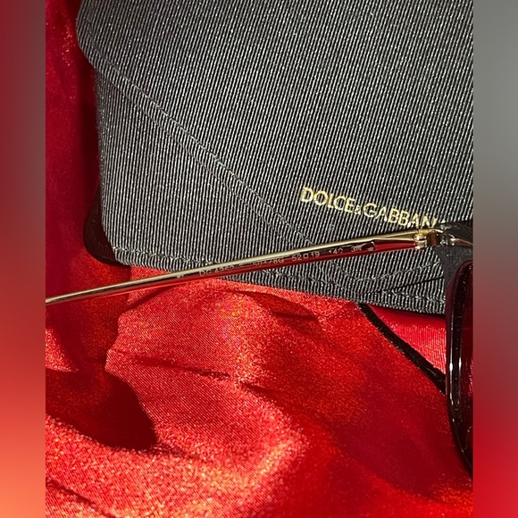 Dolce & gabbana polarized shades with case - Picture 3 of 8